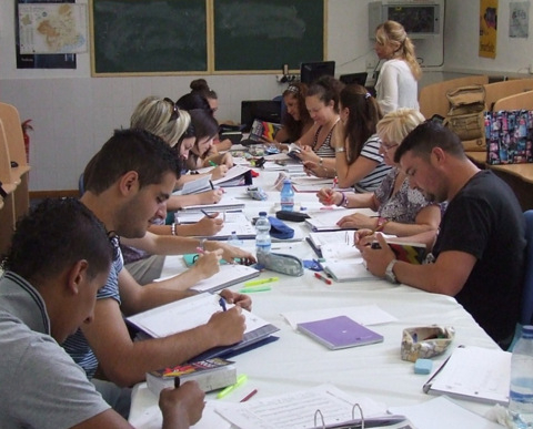 La Unión investing in English