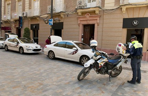 Cartagena Police on taxi driver crackdown.