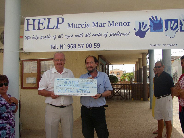 HELP Murcia Mar Menor donate 6000 euros to AFACMUR