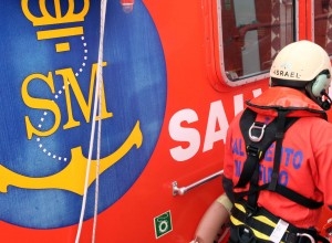 12 illegal immigrants picked up by British salvage tug.