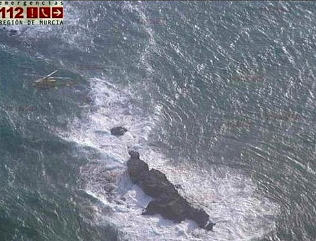 La Manga, Fishermen airlifted to safety